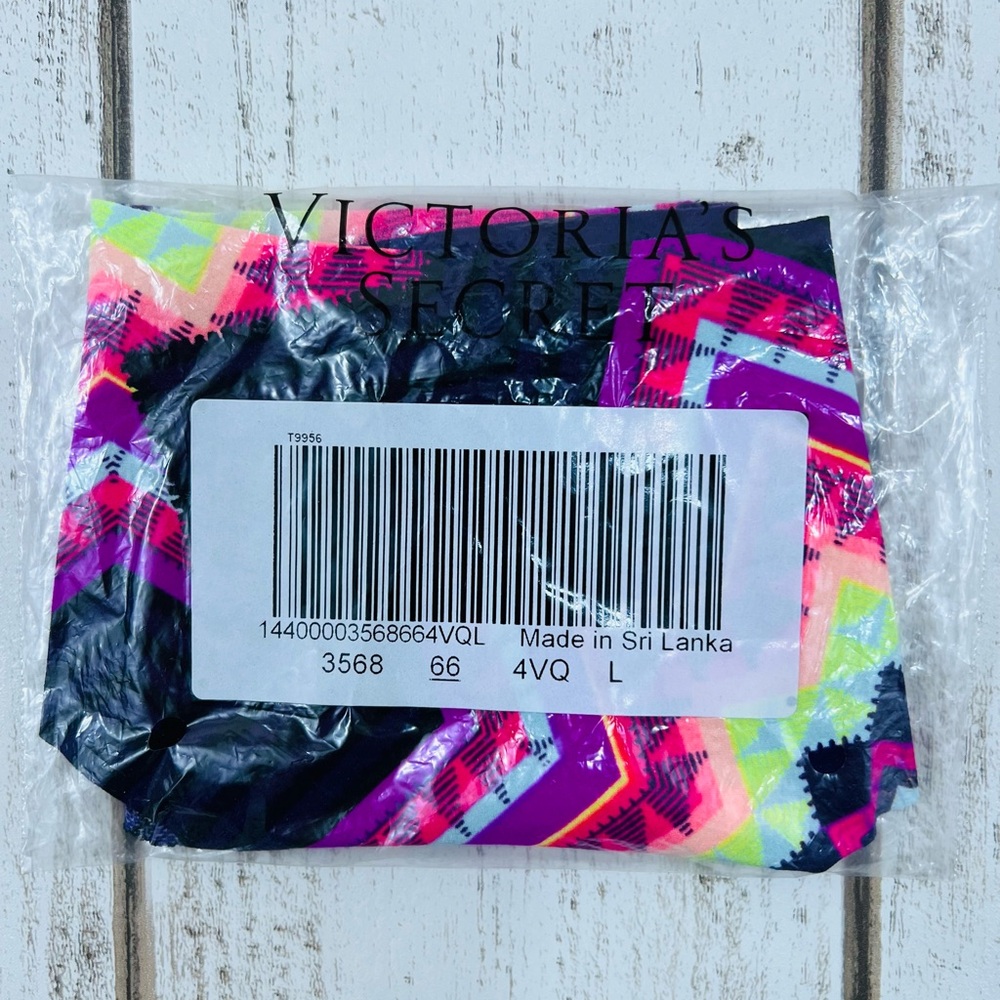 VS PINK Seamless Extra Low Rise Thong Large Back Lace Retired Style - Picture 8 of 8
